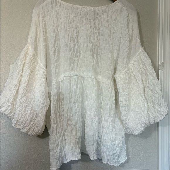 Mittoshop white size small Lagenlook v neck top w/ balloon sleeves. Raw edges - Picture 2 of 15